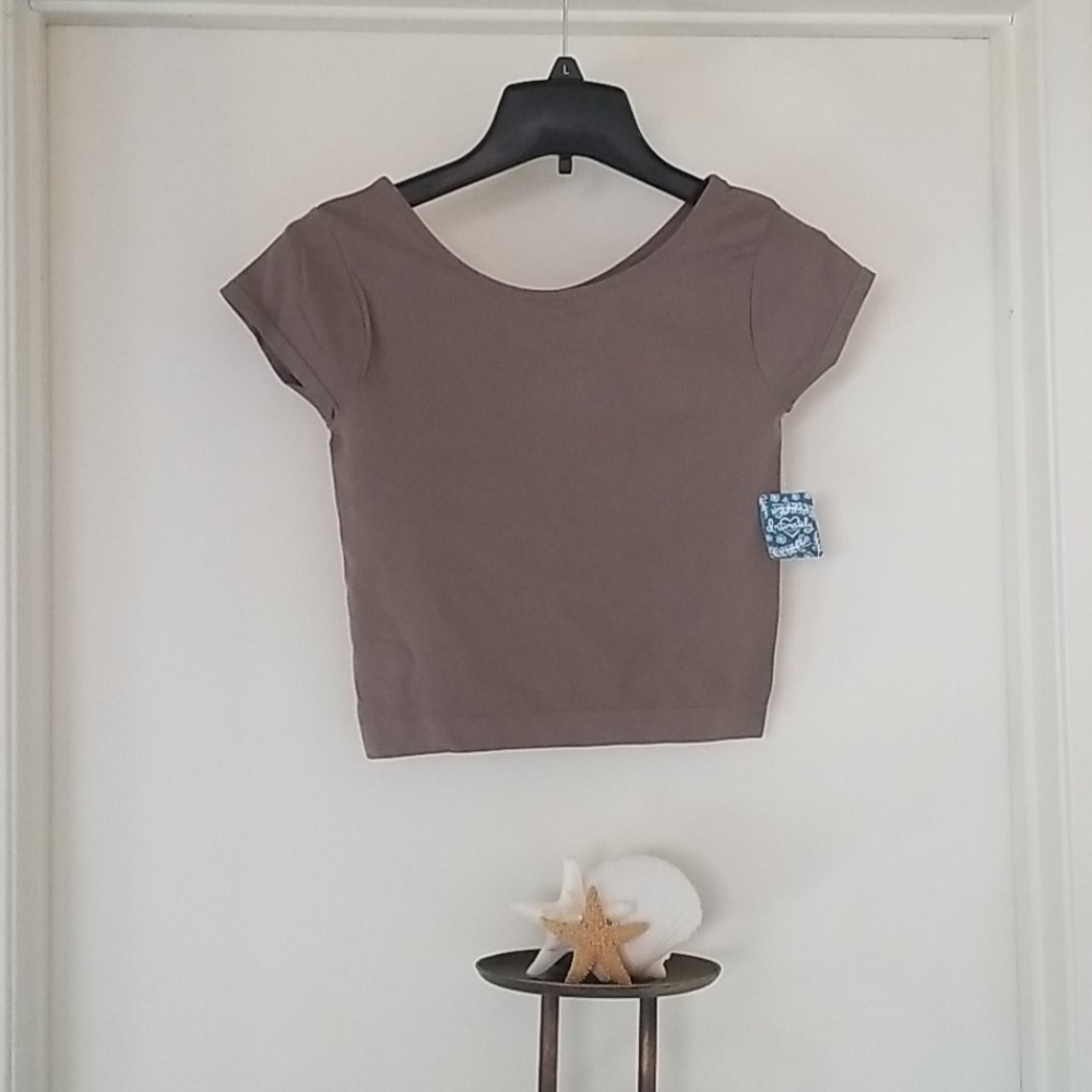 NEW! FREE PEOPLE CAP SLEEVE SEAMLESS CROP  TOP.